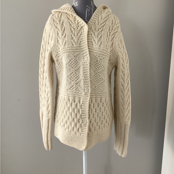 American Eagle Outfitters Sweaters - American Eagle Wool hand-knit Women's Cream Cable Sweater(large)